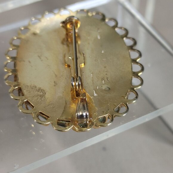 Victorian Pendant Brooch Pin Vintage Oval Portrait Brooch Pin Gold Tone Scallop - Picture 7 of 10